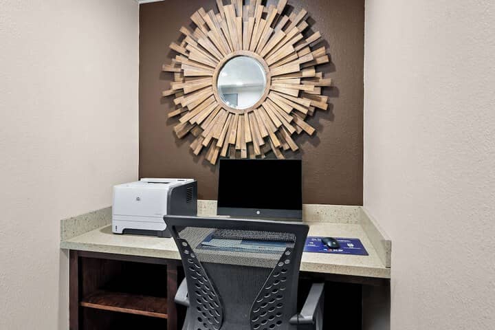 Business Center 25 of 26