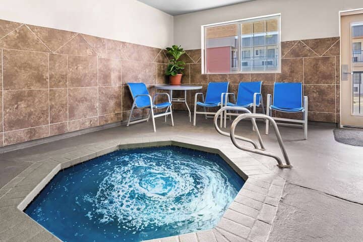 Pool 21 of 26