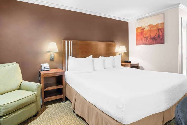 Room 10 of 26