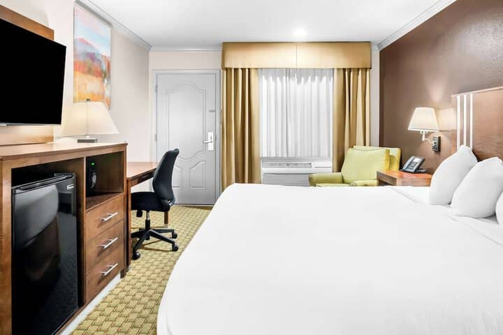 Room 11 of 26